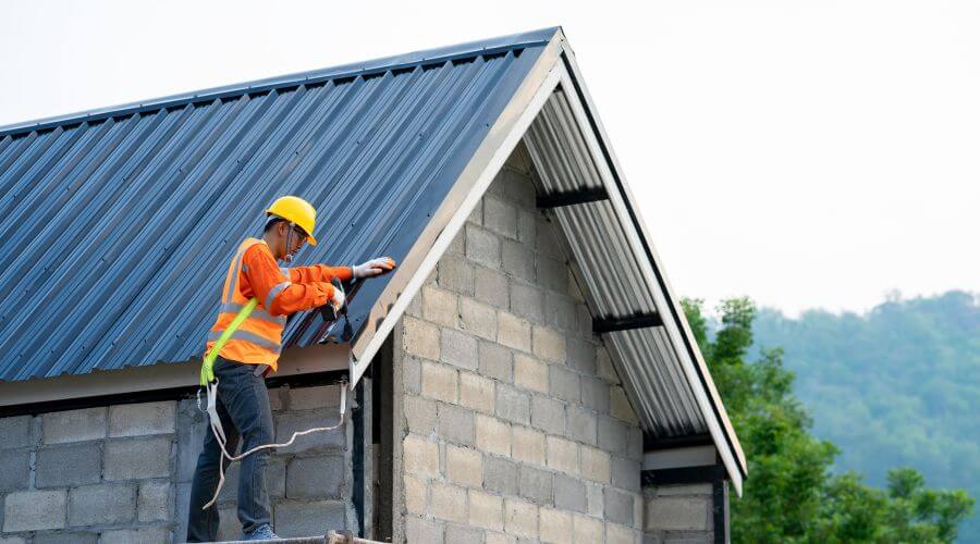 Professional gutter cleaning in Weirsdale, FL